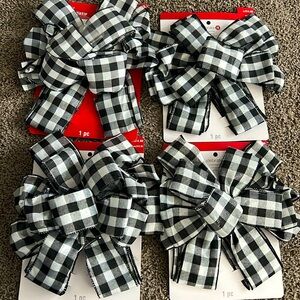 Plaid bows for decor NWT